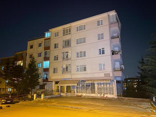 Ankara'da çatlaklar oluşup, çatırdayan 8 katlı apartman tahliye edildi