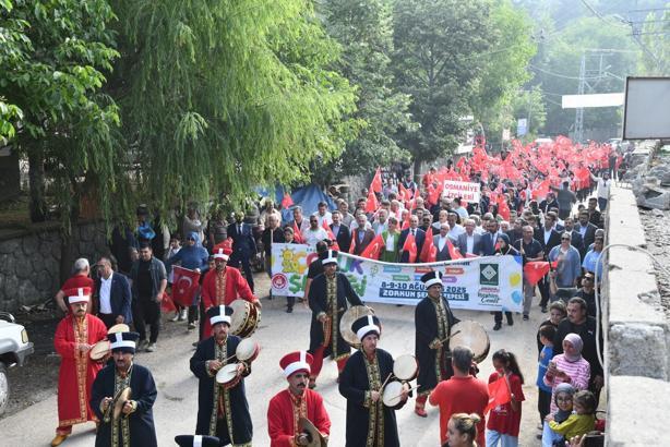 Zorkun Yaylası Çocuk Şenliği, kortej yürüyüşüyle başladı