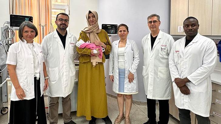 Aort damarı yırtılan hamile kadın, acil alındığı ameliyatla hem sağlığına hem bebeğine kavuştu