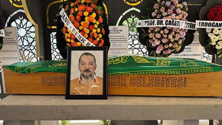 Balkonunda saçma ile yaralanıp, 4 yıl sonra hayatını kaybeden doktor toprağa verildi