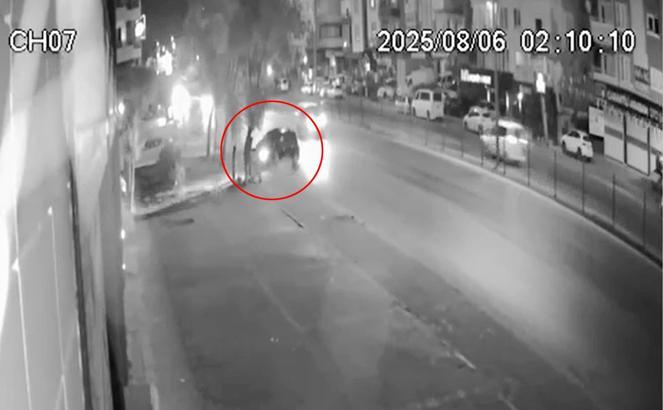 Alkollü ve ehliyetsiz sürücü otomobiliyle ağaca ve iş yerine çarptı