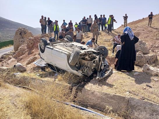 Şarampole devrilen hafif ticari araçtaki 7 kişi yaralandı