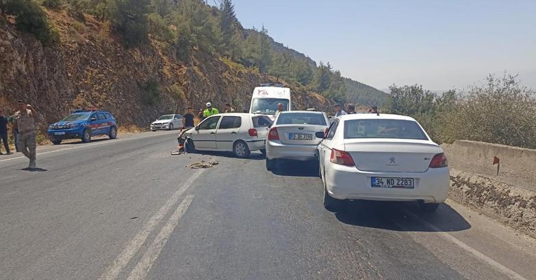 4 otomobil zincirleme kazaya karıştı: 9 yaralı