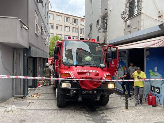 İstanbul - Şişli’de kozmetik dükkanındaki yangında 3 kişi dumandan etkilendi