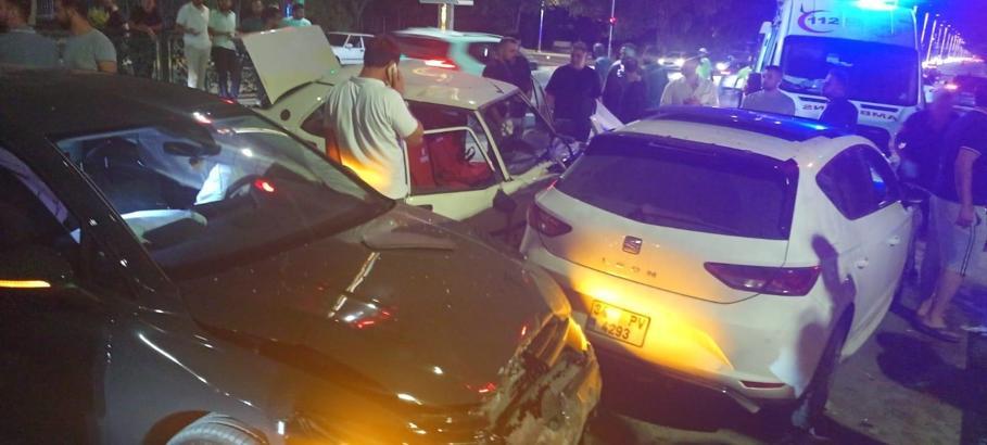 Elazığ’da karşı şeride geçen otomobil, 4 araçla çarpıştı: 4 yaralı