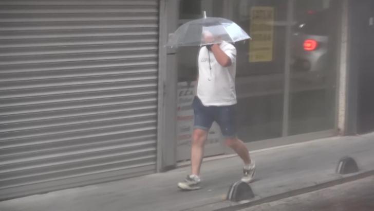 İstanbul - Silivri'de yağışın ardından şimşekler geceyi aydınlattı