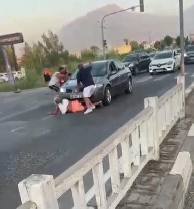 Otomobiliyle, çarptığı kadının üzerinden geçip kaçmaya çalıştı