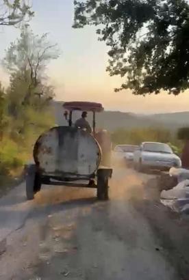 Patlak lastikle yangın bölgesine su taşıdı