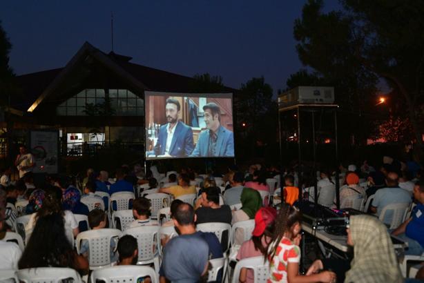 Bornova'da Yaz Açıkhava Sinema Günleri nostalji yaşatıyor