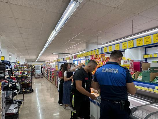Zabıtadan marketlerde denetim