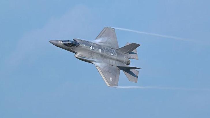 Japonya’da savaş uçağı düştü