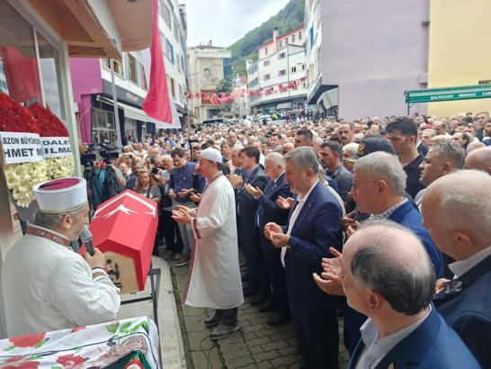 Eski bakan Demir, toprağa verildi