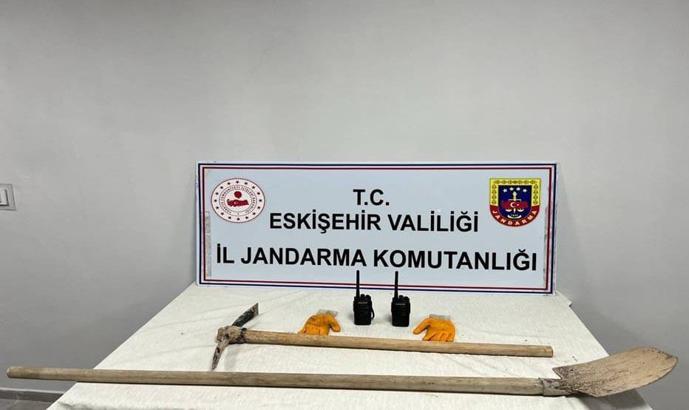 Eskişehir’de kaçak kazı; 2 gözaltı