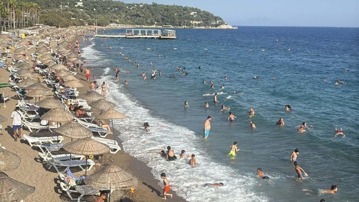 Bodrum'da turistlerin deniz keyfi