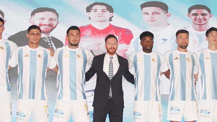 Erzurumspor FK'da yeni transferler için imza töreni düzenlendi