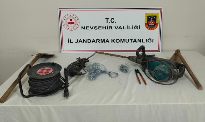 El yapımı patlayıcıyla kazı yapan 5 kişi yakalandı