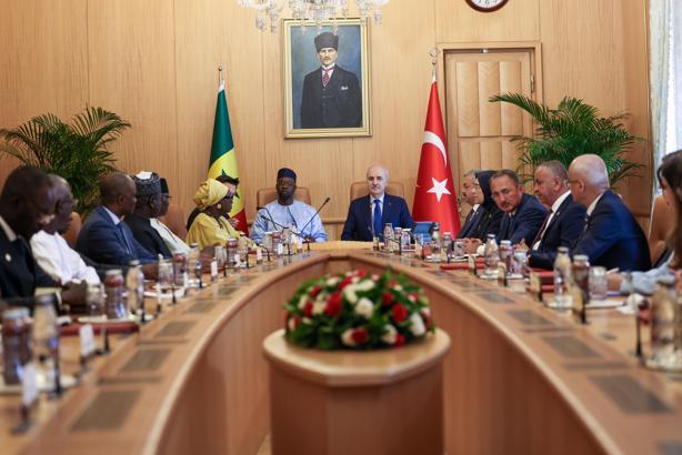 TBMM Başkanı Kurtulmuş, Senegal Başbakanı Sonko ile bir araya geldi