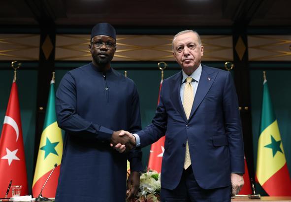Cumhurbaşkanı Erdoğan, Senegal Başbakanı Sonko'yu resmi törenle karşıladı (2)