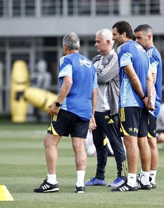 Fenerbahçe, Feyenoord maçı hazırlıklarına başladı