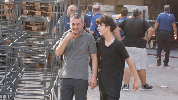 Otel ekipmanlarının bulunduğu depoda çıkan yangın, 2 saatte söndürüldü