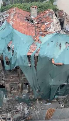 İstanbul - Bakırköy’de 100 yıllık tarihi bina çöktü
