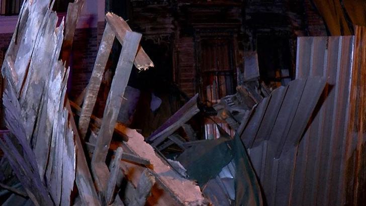 Bakırköy’de 100 yıllık tarihi bina çöktü