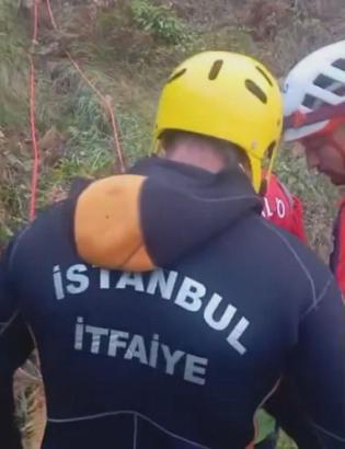 İstanbul - Beykoz'da kayalıklarda mahsur kalan 4 kişi kurtarıldı