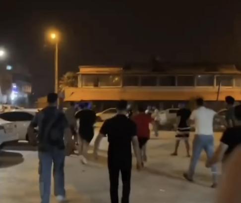 Parktakiler ile ihbara gelen polislere bıçak çeken alkollü 4 kişi gözaltına alındı