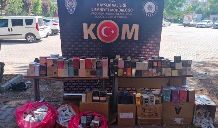 Kayseri’de kaçak parfüm satan 2 kişi yakalandı