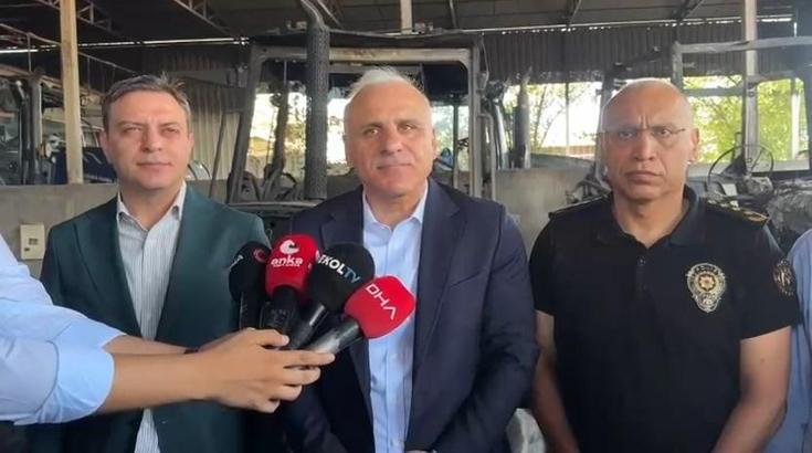 Diyarbakır'daki yangında 3 dükkan ile 19 traktör yandı (2)