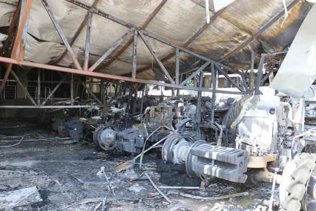 Diyarbakır'daki yangında 3 dükkan ile 19 traktör yandı/Ek fotoğraflar