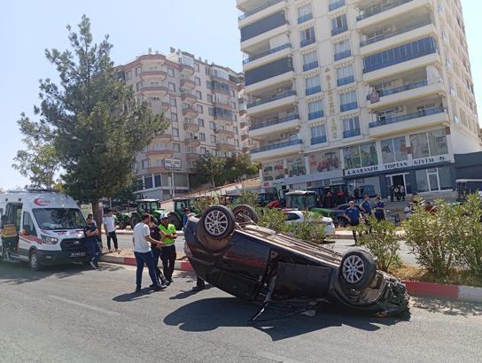 Siirt’te refüje çarparak takla atan otomobilin sürücüsü yaralandı
