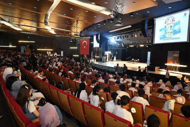 Vali Çiçek ve Başkan Büyükkılıç, TÜGVA Yaz Okulu kapanış programına katıldı