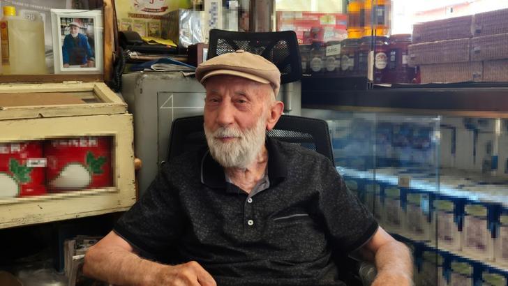 76 yıldır aynı dükkanda bakkallık yapıyor