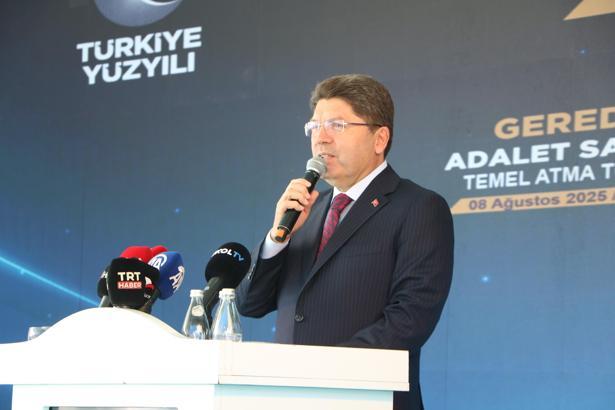 Bakan Tunç: 30 tane AK Parti'li belediyeyle ilgili soruşturma yapılmış