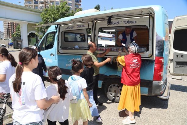 Canik Belediyesi’nden yaz kursu öğrencilerine dondurma sürprizi