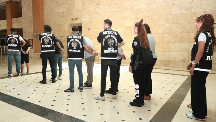 2 kişiyi 13 saat alıkoyup, 6 milyon lira gasbeden 6 şüpheli tutuklandı