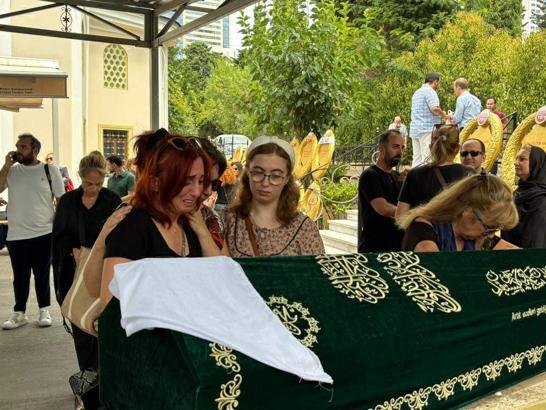 İstanbul - Münir Özkul'un eşi Umman Özkul son yolculuğuna uğurlandı