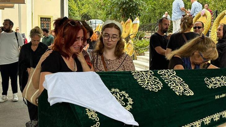 Münir Özkul'un eşi Umman Özkul son yolculuğuna uğurlandı