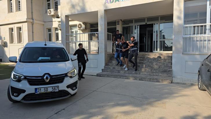 Parktakiler ile polislere bıçak çeken şüphelilerden 1'i tutuklandı, diğerleri serbest