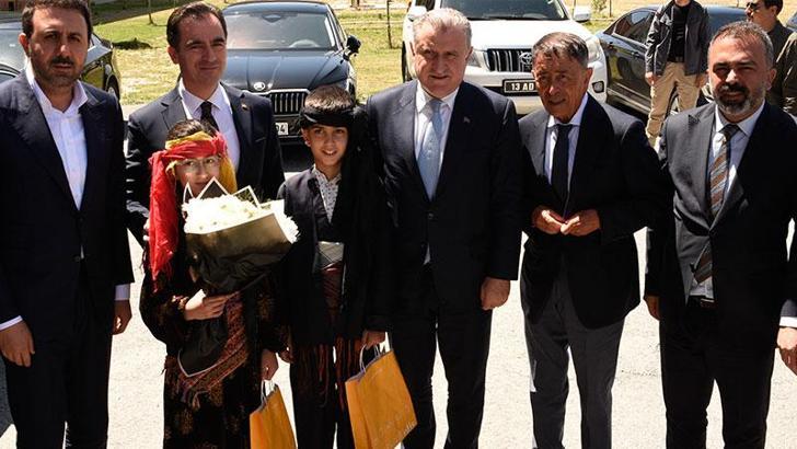 Bakan Bak, Van Gölü'nde tekne turu yaptı