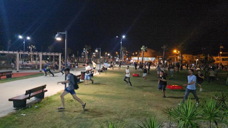 Hatay'da taşkınlık çıkarıp, 1 kişiyi bıçakladılar; linçten ekipler kurtardı