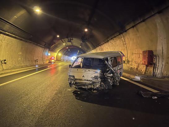TEM’de tünel içinde zincirleme kazada 5 kişi yaralandı; ulaşım aksadı