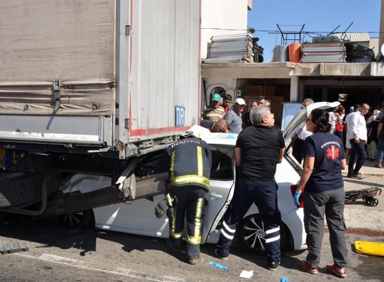 Baba, anne ve 2 çocuğunun yaralandığı kaza kamerada