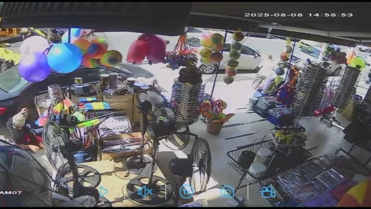 İstanbul - Esenyurt’ta vincin çarptığı otomobil savrularak dede ve torunlarına çarptı