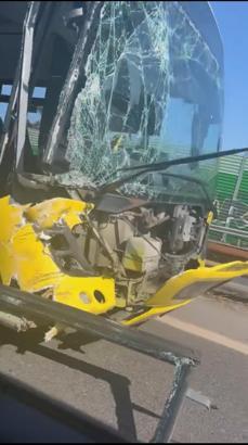 İstanbul - Beşiktaş’ta İETT otobüsü ile çarpışan minibüs devrildi: 1 yaralı