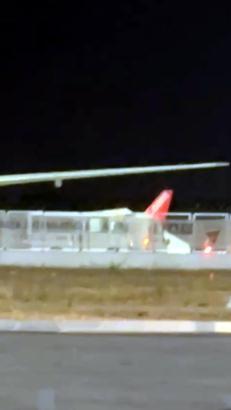 Antalya'dan kalkan uçak, iniş takımlarındaki sorun nedeniyle geri döndü