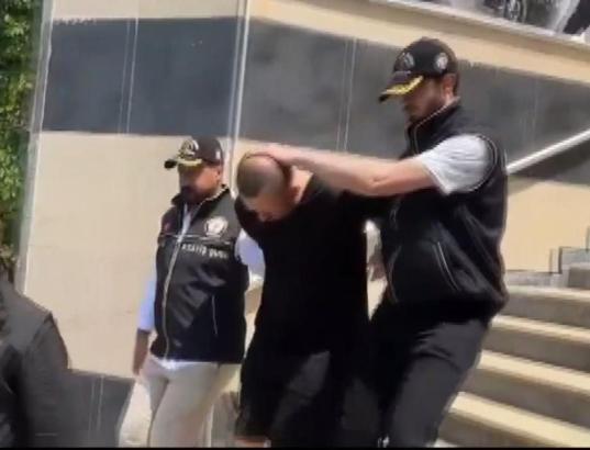 İstanbul - Çatıdan çatıya atlayarak kaçmaya çalışan firari hükümlü yakalandı