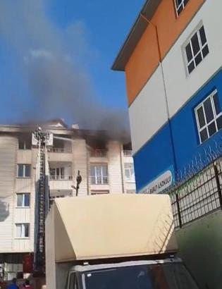 İstanbul - Esenyurt'ta 4 katlı binada çıkanm yangın söndürüldü