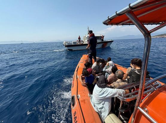 Fethiye'de mahsur kalan 24 kaçak göçmen kurtarıldı
